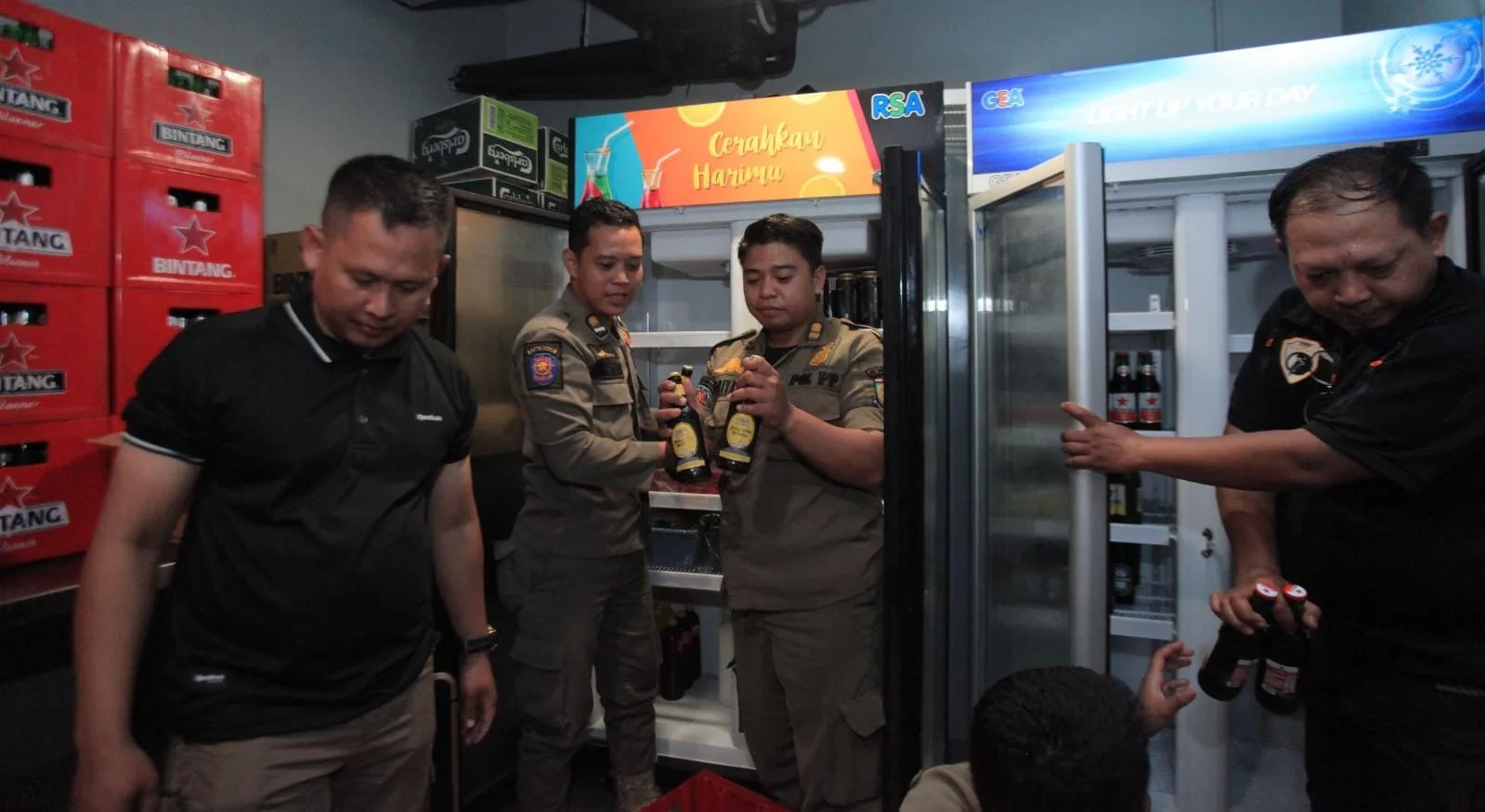 Satpol PP Tangsel sita 316 botol miras ilegal di Serpong Utara, pelanggar dijerat Tipiring, kolaborasi warga penting.