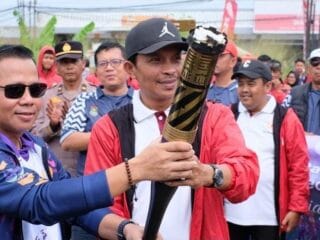 Kirab Obor PORKAB VI, Kresek Serahkan ke Sukamulya Penuh Semangat