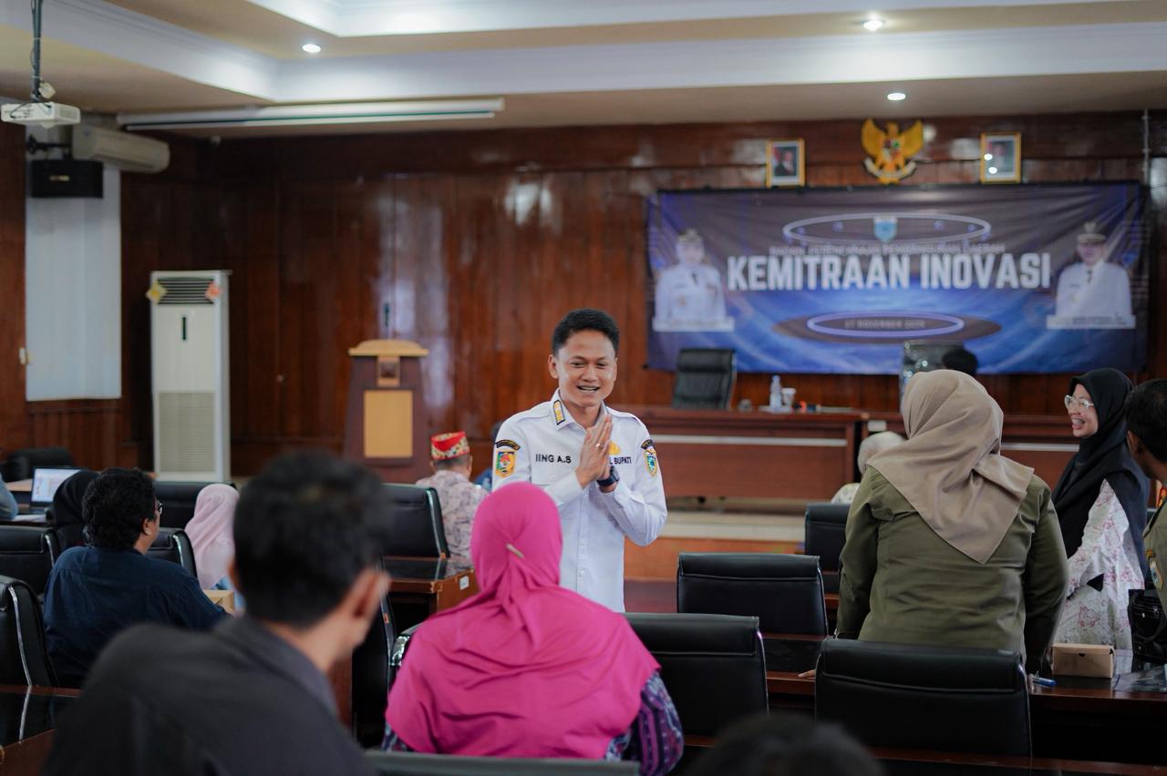 Pemkab Pandeglang menegaskan kemitraan inovasi lintas sektor untuk menekan kemiskinan dan pemerataan pembangunan.