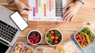 Pelajari cara menilai makanan sehat melalui kandungan gizi, proses pengolahan, dan label nutrisi untuk memilih pangan terbaik bagi kesehatan.