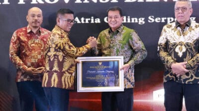 Pemkab Tangerang meraih Paritrana Award 2024 atas komitmen memperluas perlindungan jaminan sosial bagi pekerja rentan dan informal.