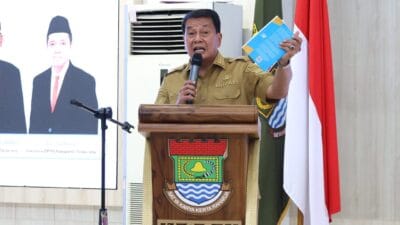 Bupati Tangerang luncurkan buku “Catatan Pinggir Pesan untuk Ayah”, dorong literasi dan peran ayah di keluarga & masyarakat.