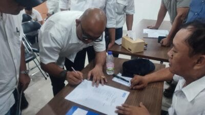 Tiga Bacalon Ketua KONI Tangsel: Mahludin, Hamka, Mursinah. Mahludin & Hamka berkas lengkap. Fokus Mahludin: Tangsel Juara.