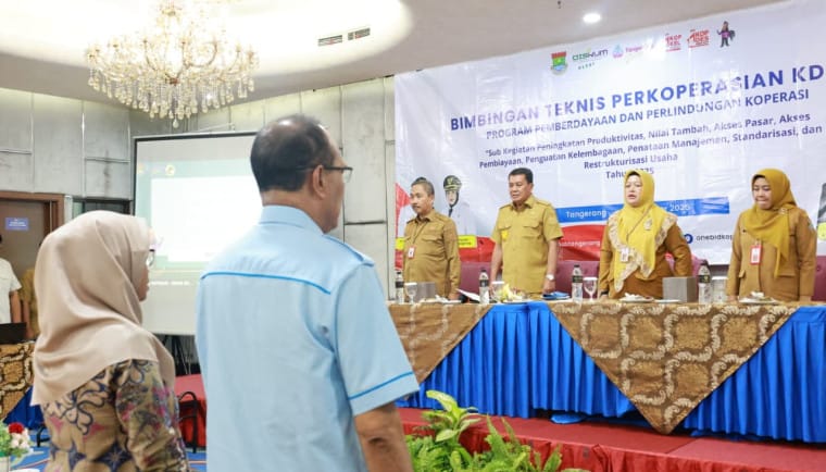Bupati Tangerang membuka Bimtek KDKMP untuk memperkuat pengawasan dan tata kelola Koperasi Merah Putih di desa dan kelurahan.