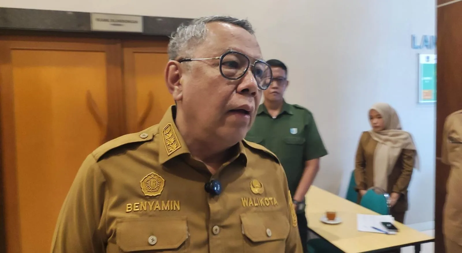 Wali Kota Tangsel Benyamin Davnie ungkap serapan anggaran capai 60 persen dan pendapatan daerah hampir 80 persen hingga November 2025.