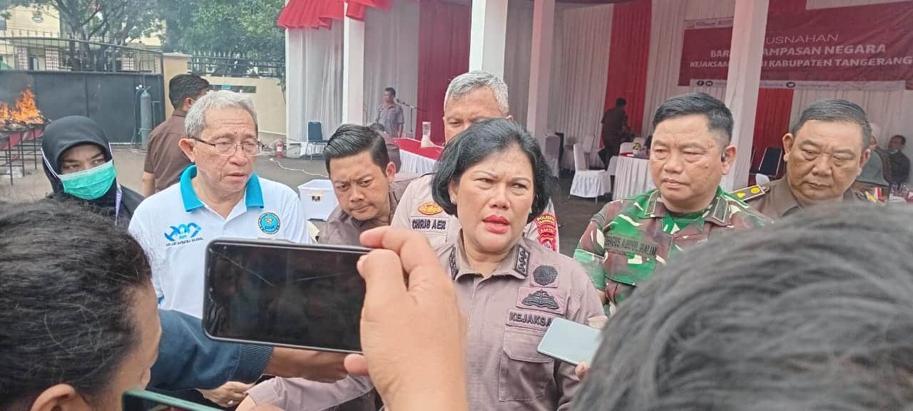 Kejari Kabupaten Tangerang memusnahkan sabu, ganja, obat terlarang, dan senjata api dari 89 kasus pidana inkracht.