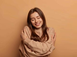 Mengisi Cangkir Kosong: Pentingnya Cinta Diri di Tengah Hidup yang Melelahkan