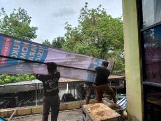 Satpol PP Tangsel menertibkan 40 reklame ilegal di Serpong dan Serpong Utara untuk menjaga ketertiban dan estetika kota sesuai Perwal 1/2025.