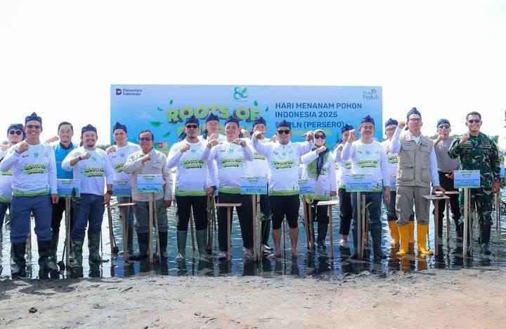 Gubernur Banten Andra Soni ajak masyarakat jaga pesisir lewat penanaman mangrove berkelanjutan dan apresiasi sinergi PLN.