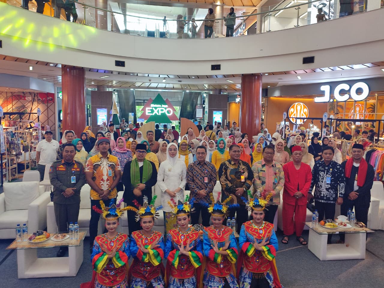 Tangsel Art Festival 2025 dibuka; Pilar Saga dorong ekraf tumbuh lewat pelatihan, promosi UMKM, dan penguatan identitas kriya lokal.