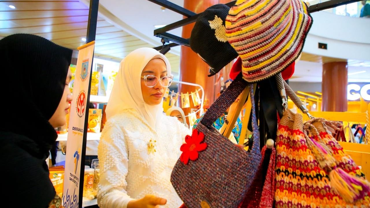 Tangsel Art Festival 2025 resmi ditutup Dekranasda, hadirkan karya UMKM berkualitas dan antusiasme tinggi serta peluang pasar baru.