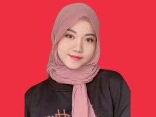 Modernitas tak harus hapus tradisi. Mari pelihara warisan budaya Indonesia agar tetap hidup dan relevan di generasi muda.