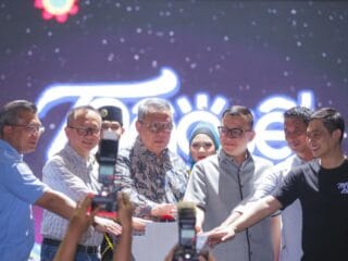 Bapenda Festival Tangsel Land 2025 resmi dibuka Wali Kota Benyamin, dorong UMKM, layanan publik, dan digitalisasi QRIS.