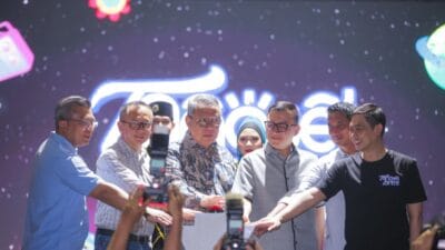 Bapenda Festival Tangsel Land 2025 resmi dibuka Wali Kota Benyamin, dorong UMKM, layanan publik, dan digitalisasi QRIS.