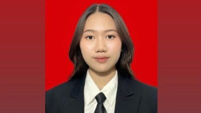 Penguatan literasi digital penting untuk mencegah distorsi informasi di kalangan mahasiswa dan menjaga kualitas komunikasi akademik.