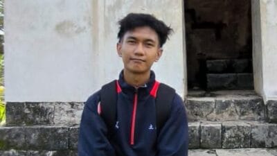 Media sosial membentuk ulang komunikasi, budaya, dan identitas digital. Literasi digital diperlukan untuk menjaga interaksi tetap sehat.