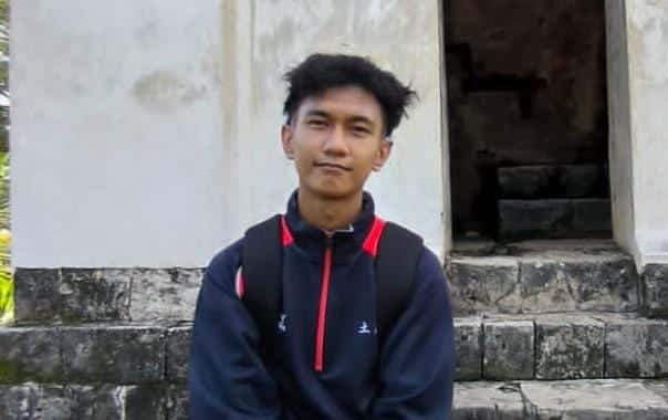 Media sosial membentuk ulang komunikasi, budaya, dan identitas digital. Literasi digital diperlukan untuk menjaga interaksi tetap sehat.