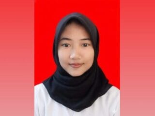 Menakar jarak antara regulasi keterbukaan informasi dan realitas praktik transparansi publik di Indonesia dalam kehidupan demokrasi.