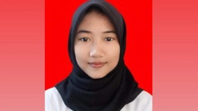 Menakar jarak antara regulasi keterbukaan informasi dan realitas praktik transparansi publik di Indonesia dalam kehidupan demokrasi.