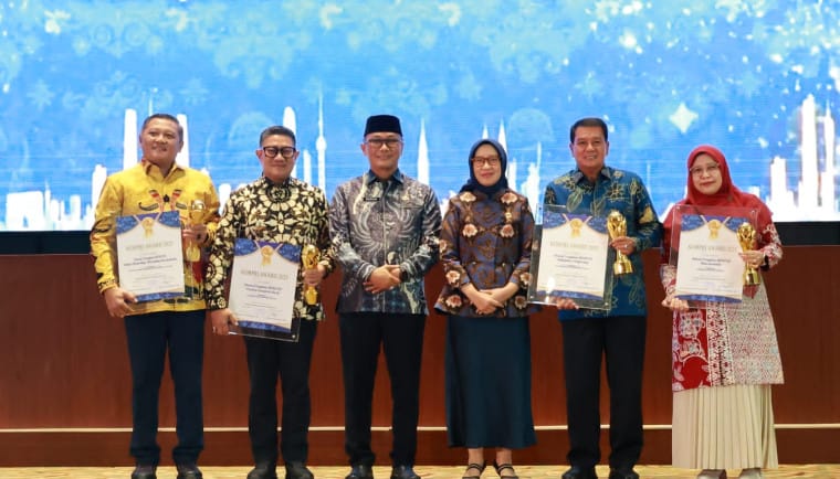 KORPRI Kabupaten Tangerang meraih KORPRI Award 2025 sebagai kepengurusan terbaik nasional, diterima Bupati Maesyal Rasyid.