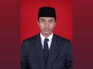 Plagiarisme di era digital bisa berujung sanksi akademik hingga pencabutan gelar dan denda hingga Rp1 miliar; hindari dengan parafrase.