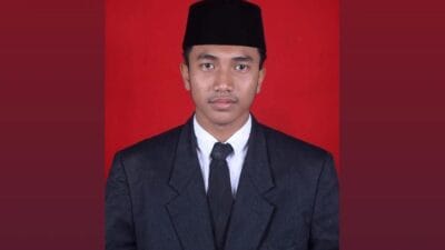 Plagiarisme di era digital bisa berujung sanksi akademik hingga pencabutan gelar dan denda hingga Rp1 miliar; hindari dengan parafrase.