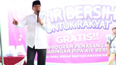 Pemkab Tangerang pasang sambungan air bersih PDAM gratis untuk 250 KK di Desa Tanjakan Mekar melalui program Air Bersih untuk Rakyat.