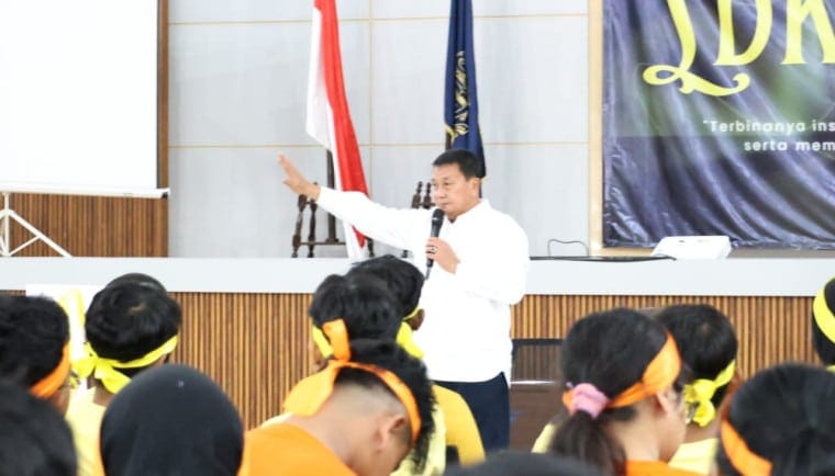 Bupati Tangerang Moch Maesyal Rasyid memotivasi mahasiswa UNPRI agar berani, berkarakter, dan siap jadi agen perubahan bangsa.