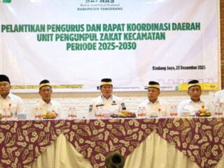 Bupati Tangerang Moch. Maesyal Rasyid melantik pengurus UPZ kecamatan 2025 dan membuka Rakorda guna optimalisasi pengelolaan zakat.