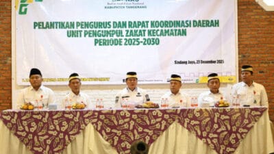 Bupati Tangerang Moch. Maesyal Rasyid melantik pengurus UPZ kecamatan 2025 dan membuka Rakorda guna optimalisasi pengelolaan zakat.