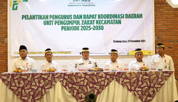 Bupati Tangerang Moch. Maesyal Rasyid melantik pengurus UPZ kecamatan 2025 dan membuka Rakorda guna optimalisasi pengelolaan zakat.
