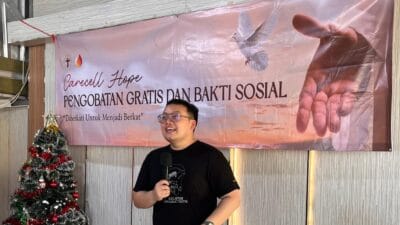 Bakti sosial Natal digelar Abraham Garuda Laksono bersama komunitas gereja dengan pengobatan gratis dan bantuan bagi lansia di Tangerang.