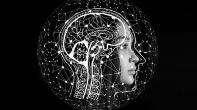 Perkembangan AI di dunia kerja mengubah produktivitas, keterampilan tenaga kerja, dan peluang baru di tengah tantangan era digital.