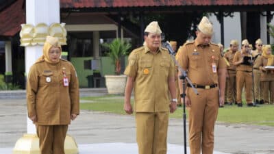 Pemkab Tangerang menyerahkan 28 ambulans Puskesmas keliling ke kelurahan untuk memperkuat layanan kesehatan darurat warga.