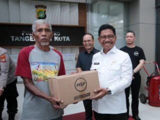 Pemkot, Polres, dan MSP menyalurkan 1.000 paket bantuan pangan untuk memperkuat kepedulian serta solidaritas warga Kota Tangerang.