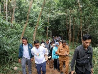 Pemprov Banten meninjau perbaikan akses jalan ke Curug Cimanggung untuk mendukung pengembangan wisata dan ekonomi warga.