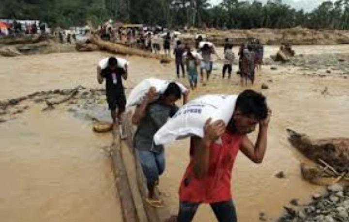 Refleksi kemanusiaan di balik banjir Sumatra 2025, menyoroti solidaritas sosial, gotong royong, dan pentingnya menjaga lingkungan.