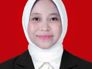 Opini tentang krisis literasi informasi mahasiswa di era digital, menyoroti peran bahasa dan pola pikir kritis dalam memahami media.