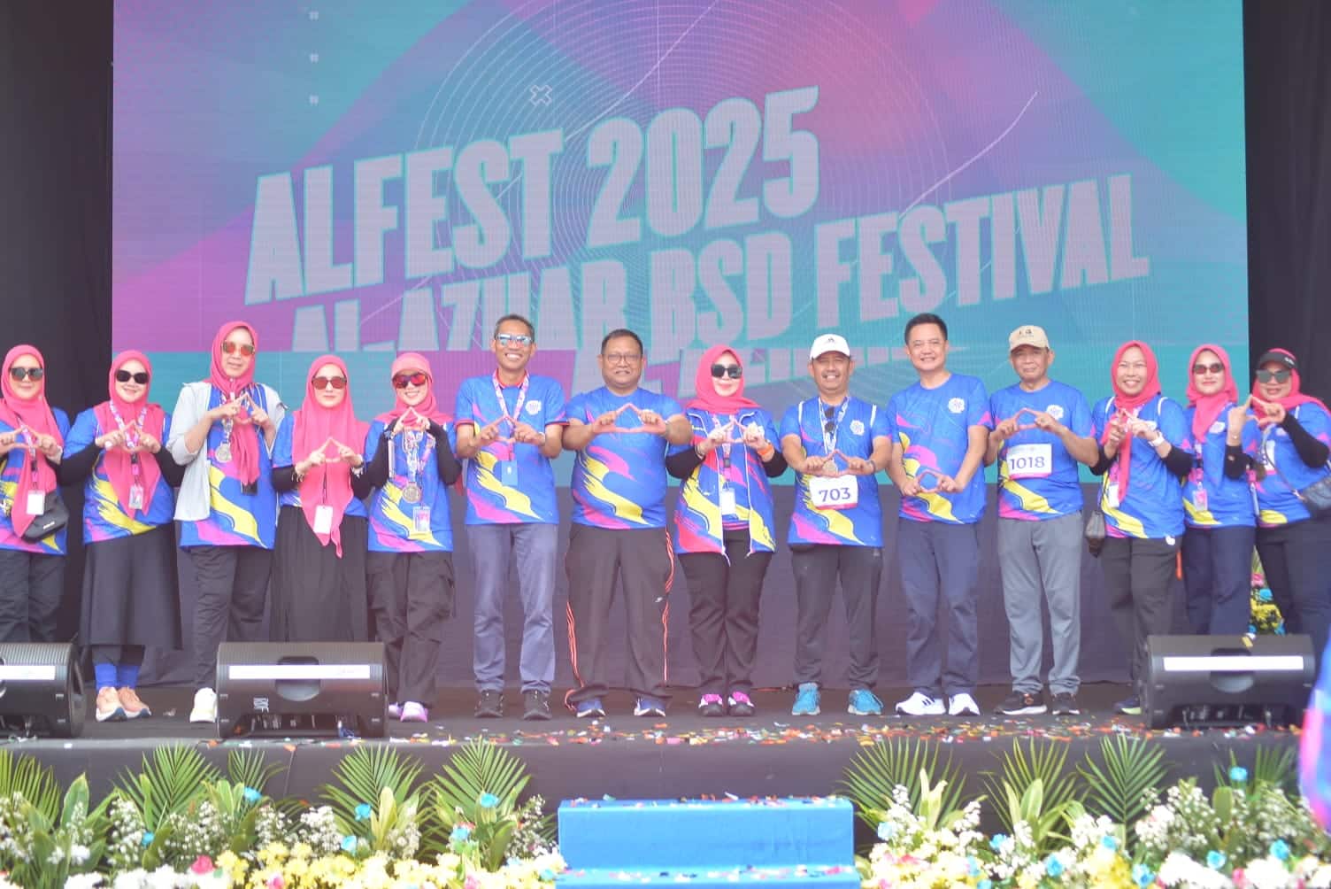 Ribuan keluarga Al-Azhar meriahkan FUNWALK ALFEST 2025 di Tangsel, penuh kebersamaan, kepedulian sosial, dan hiburan.