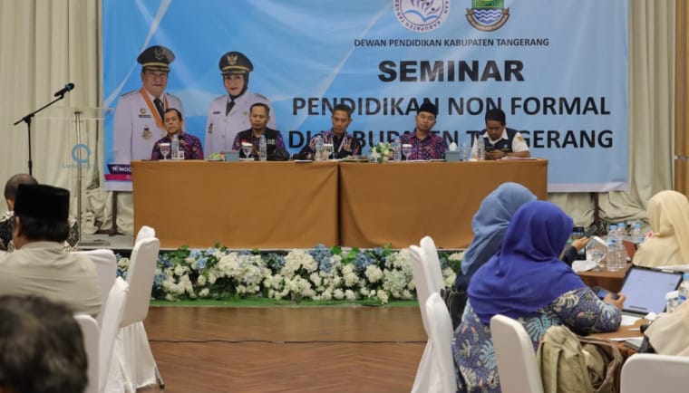 Pemkab Tangerang perkuat Gerakan Lanjut Sekolah untuk cegah putus sekolah dan perluas akses pendidikan bagi anak serta warga dewasa.