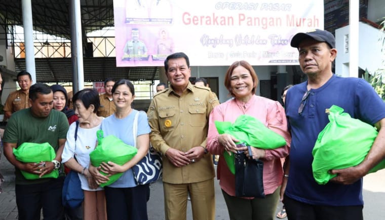 Pemkab Tangerang menggelar Gerakan Pangan Murah dengan menyalurkan 1.000 paket sembako subsidi jelang Natal dan Tahun Baru.