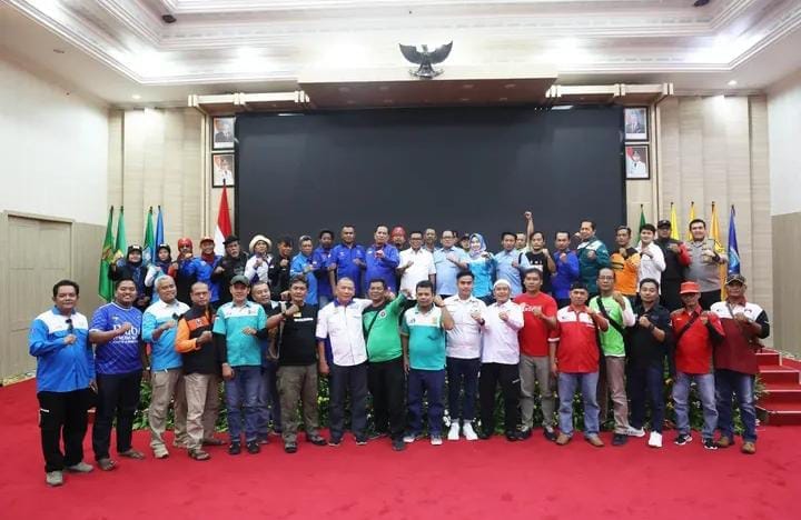 UMP Banten 2026 resmi naik 6,74 persen menjadi Rp3,1 juta. Gubernur Andra Soni tetapkan UMP, UMK, dan UMSK se-Banten.
