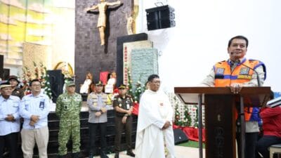 Bupati Tangerang memantau Malam Natal 2025 di sejumlah gereja untuk memastikan pengamanan Forkopimda berjalan aman dan kondusif.