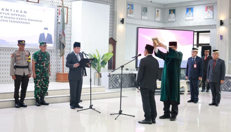 Bupati Tangerang melantik Direktur Operasional Perumda Pasar NKR dan menekankan sinergi direksi serta digitalisasi pasar.