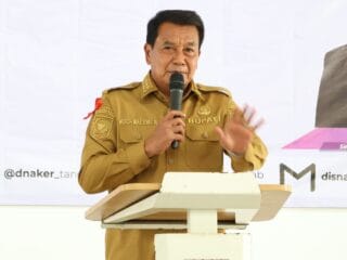 Pemkab Tangerang membuka pelatihan teknisi AC dan menyalurkan bantuan usaha bagi wirausaha baru melalui kolaborasi Disnaker dan PIK 2.