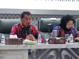 Pemkab Tangerang menghentikan sementara operasional truk tambang non-tol jelang Natal 2025 dan Tahun Baru 2026.