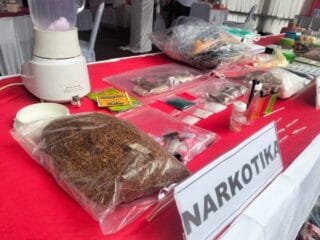 Kejari Kabupaten Tangerang memusnahkan barang bukti 50 perkara inkrah, mulai dari sabu, tembakau sintetis hingga ribuan tramadol.
