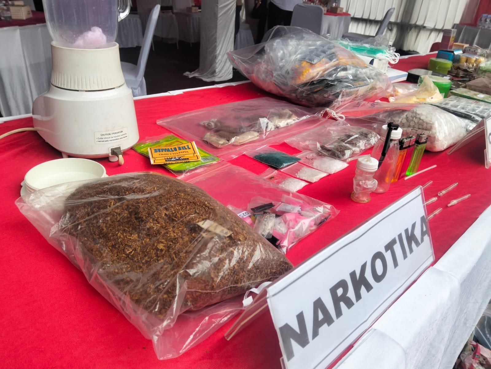 Kejari Kabupaten Tangerang memusnahkan barang bukti 50 perkara inkrah, mulai dari sabu, tembakau sintetis hingga ribuan tramadol.