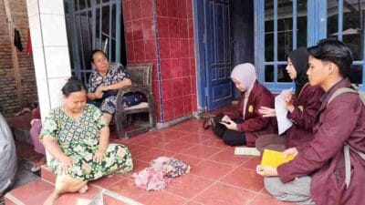 Mahasiswa Untirta edukasi PHBS door to door di Desa Pamanyaran untuk kebiasaan hidup sehat dan lingkungan bersih.