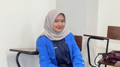 Opini tentang hak perempuan untuk berkuliah di pedesaan, melawan stigma patriarki, serta pentingnya pendidikan tinggi bagi masa depan.
